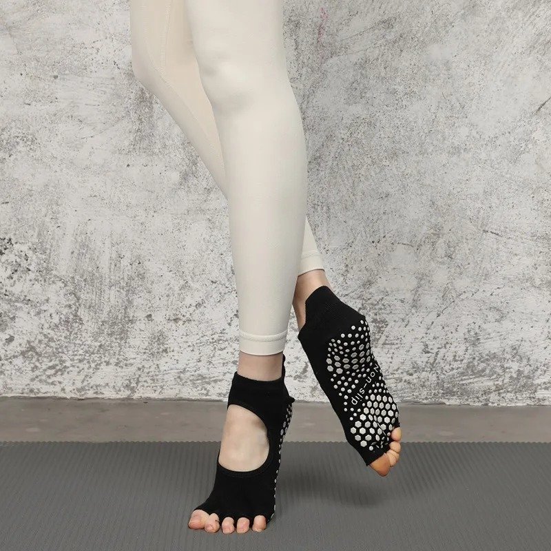 CYNTHIA GALEANA Half-Toe Five-Toe Grip Socks